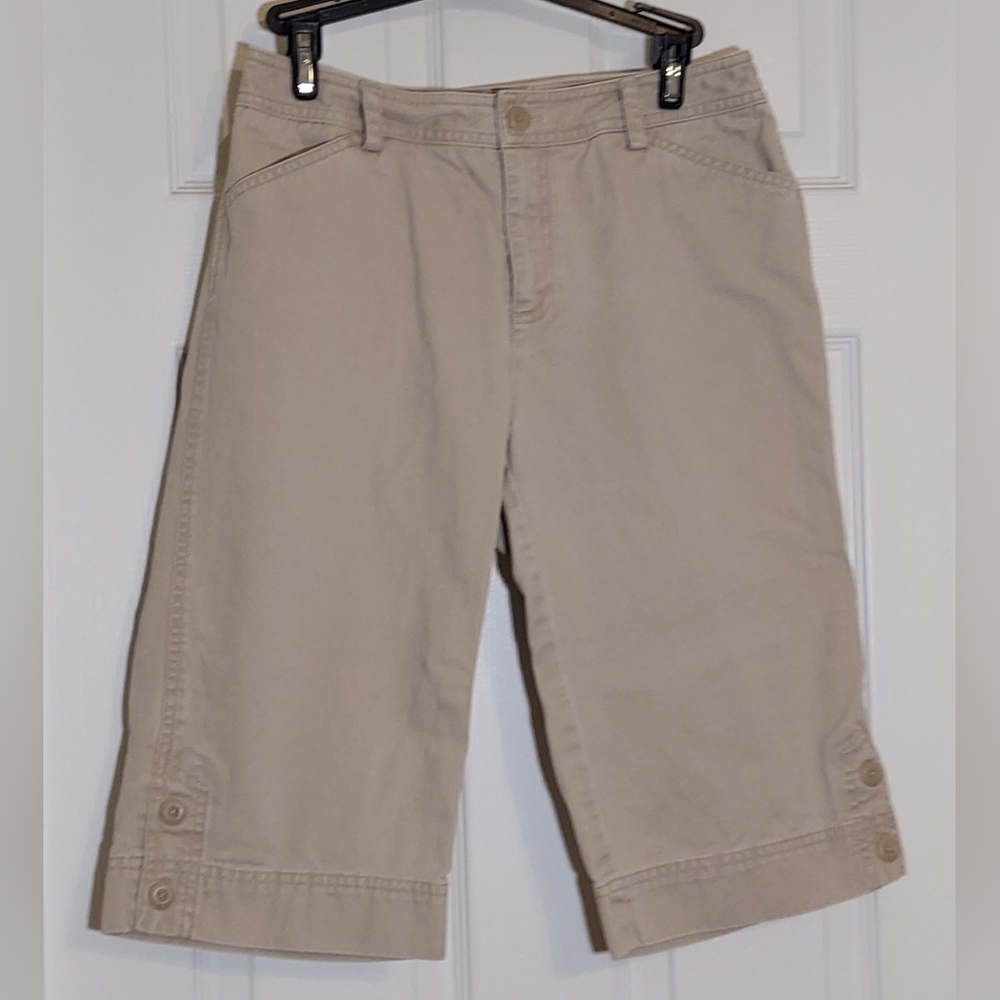 Rafaella 10P Y2K Cotton Khaki Capris with Flat Front, 4 pockets.